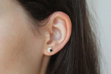 Dottilove Black Point vergulde oorbellen