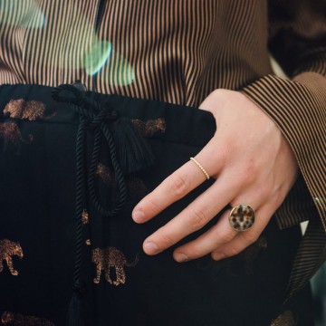 Betty Bogaers Big Tiger Shell Circle Ring Gold Plated