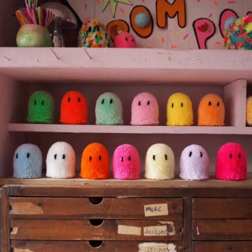 Fat Pom Poms Xl Ghost Garland Pom Pom Diy Kit - Neon & Pastel