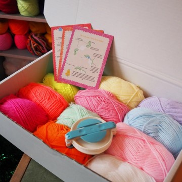 Fat Pom Poms Xl Ghost Garland Pom Pom Diy Kit - Neon & Pastel